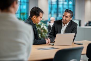 Coworkers_discussing (2)